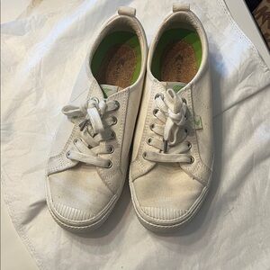 CARIUMA White SNEAKERS 8.5 Women